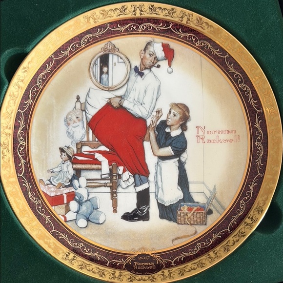 Norman Rockwell Red and Gold Holiday Decor Plate set of 2 - Picture 6 of 7